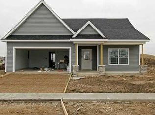 1868 Hidden Ridge Dr, Perrysburg, OH 43551