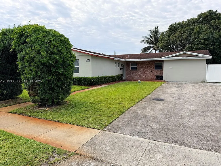 4350 NW 14th St — Photo 3
