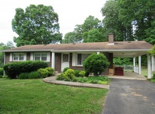 611 Apache Ln, Mount Carmel, TN 37645