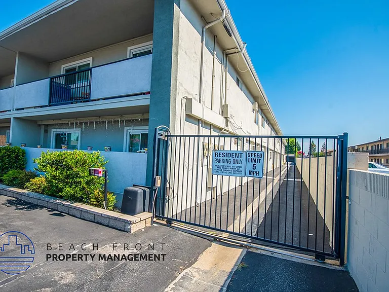 9539 Firestone Blvd. — Photo 10