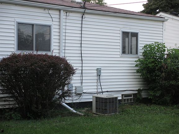4th image of 1045 Berkshire St