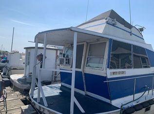 230 Hanse Ave, Freeport, NY