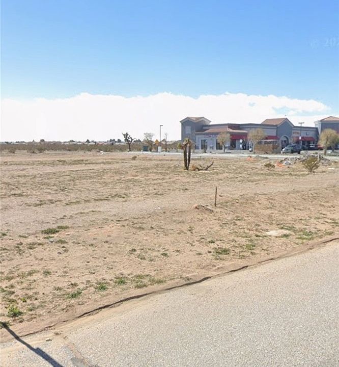 2nd image of 12063 Cactus Rd