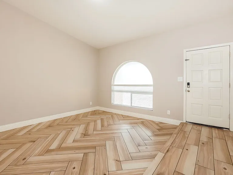 631 W Lindner Ave — Photo 3