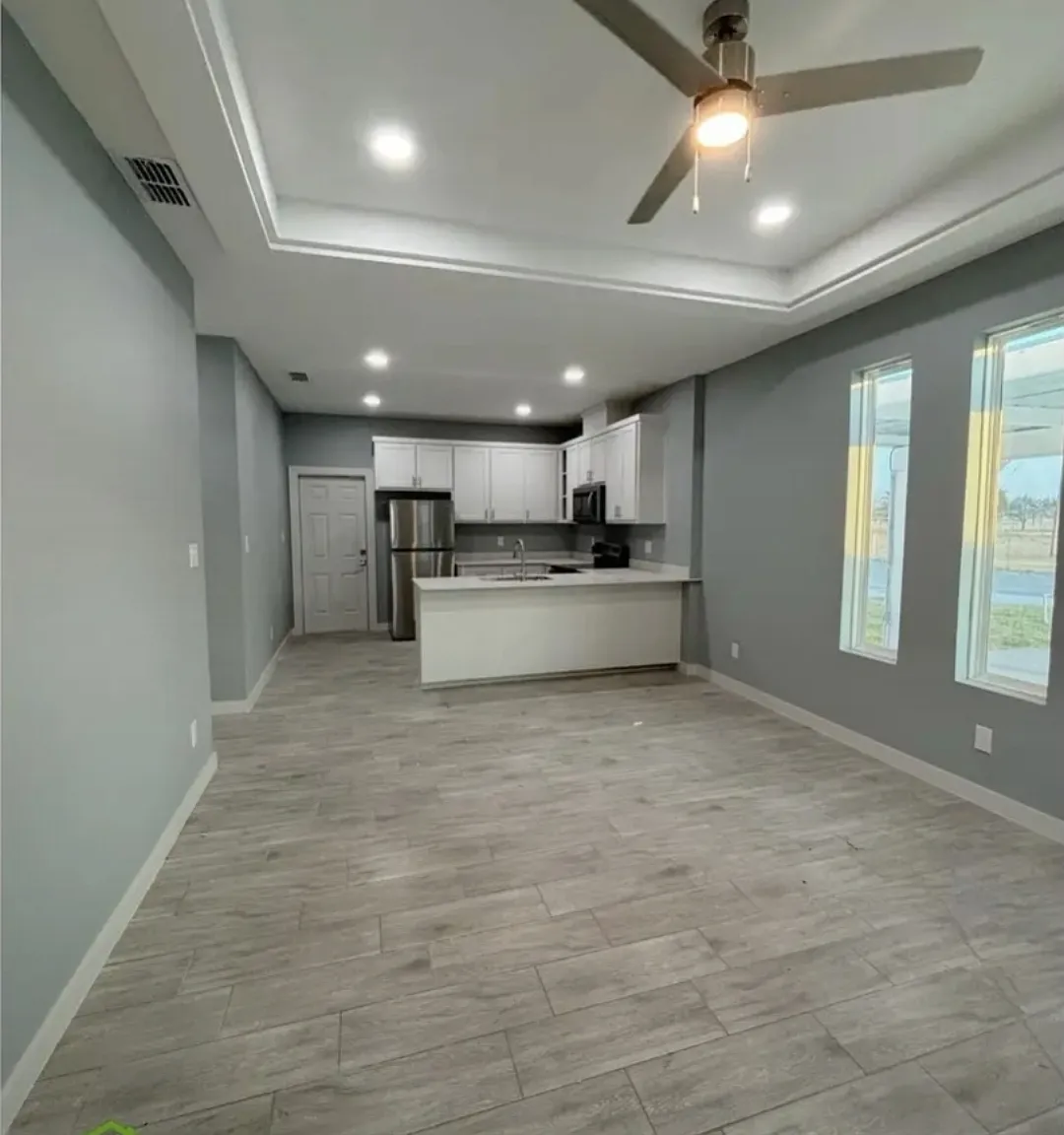 3 bed, 1037 sqft, $1,400 — Photo 1