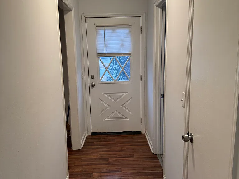 1401 Stratton Place Dr #B — Photo 2