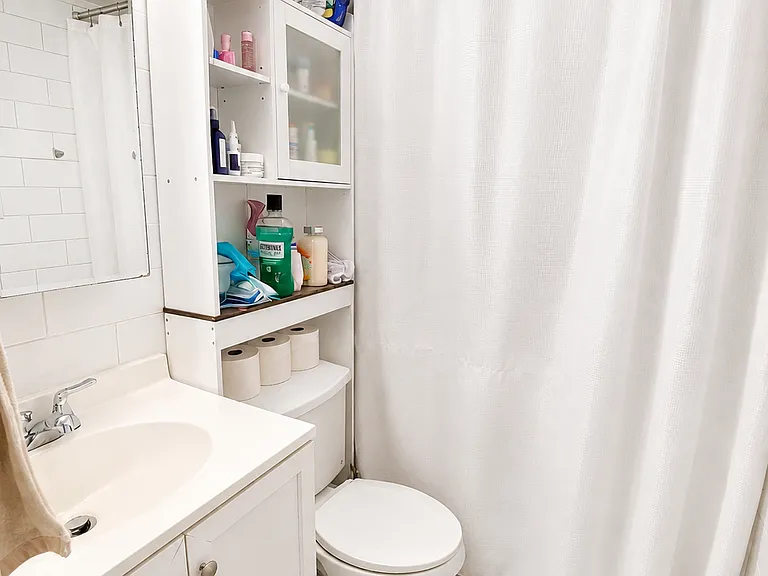 32 Irving St #B — Photo 2