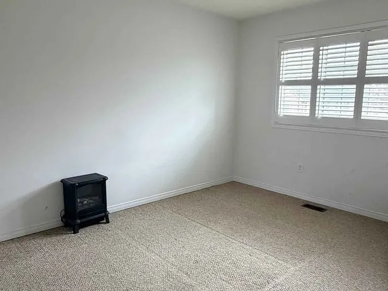 35 E View Green Cres #G — Photo 13
