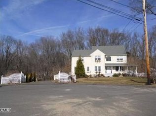 45 Stella St, Trumbull, CT 06611