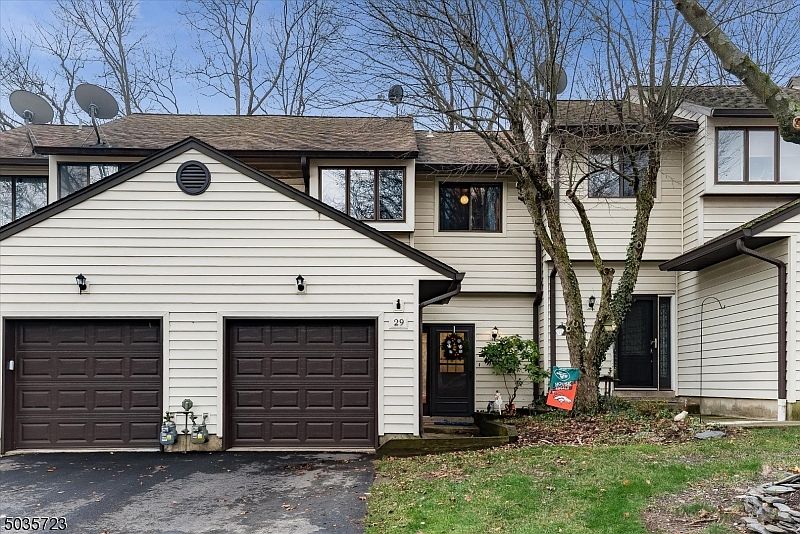 1st image of 29 EAGLE DR