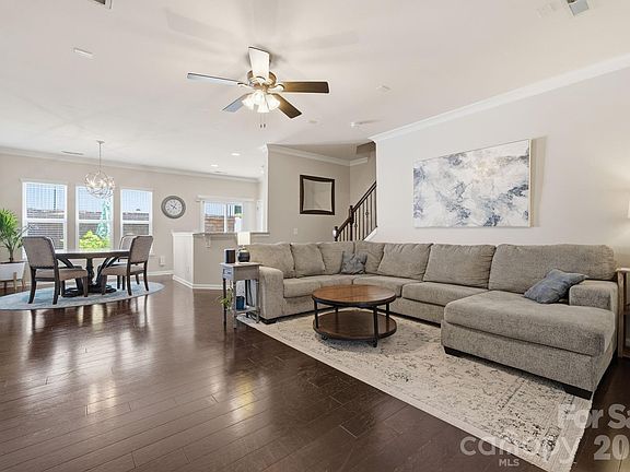 4th image of 2441 Diplomat Ln