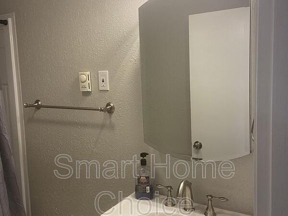 3rd image of 1302 E 40th St Unit 8