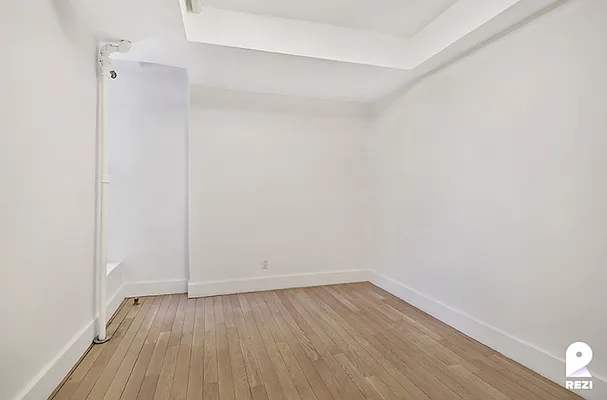 Rented by REZI | media 9