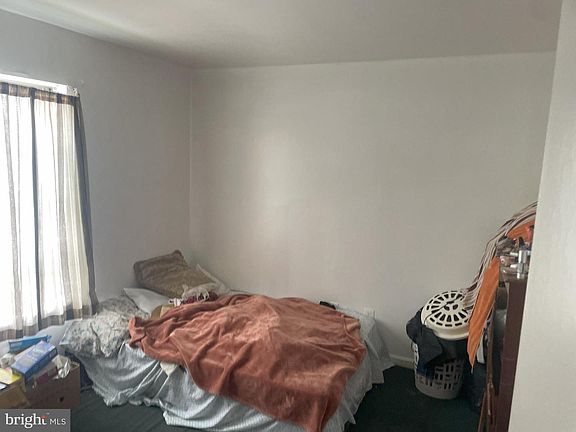 4th image of 32 N Wycombe Ave