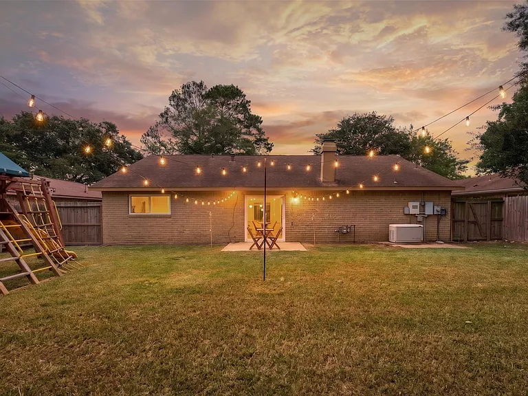 1663 Chilton Ln — Photo 10