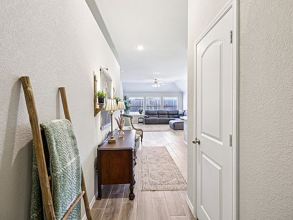 3rd image of 212 Magnolia Dr