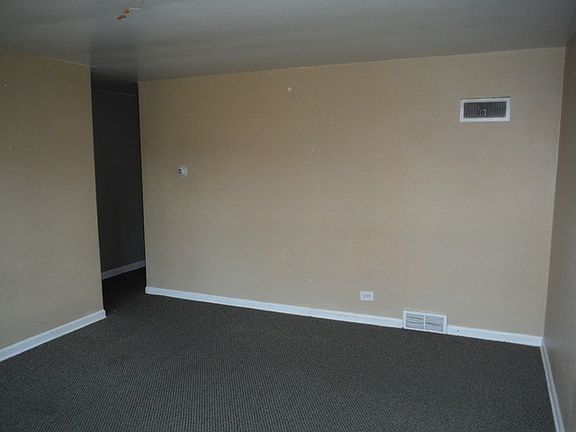 3rd image of 6625 N Seeley Ave #2S