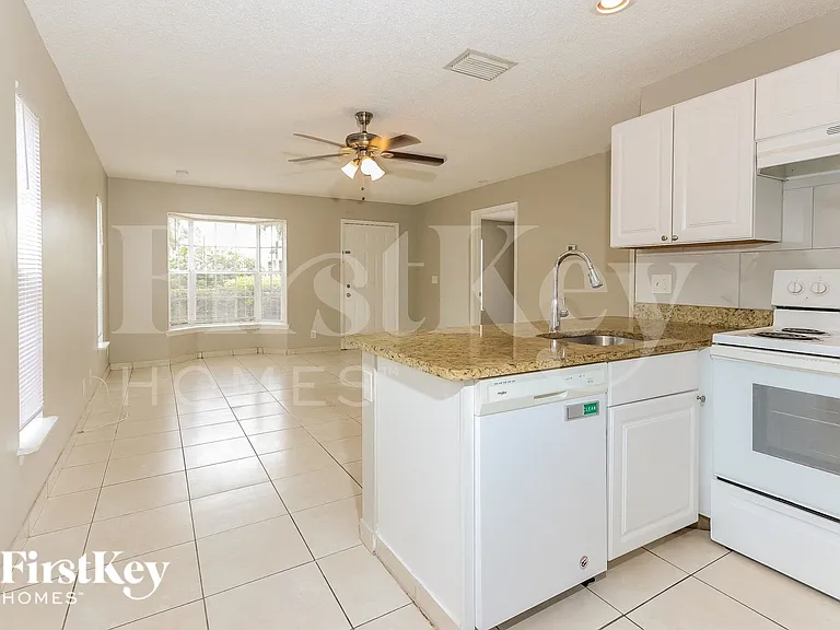 5709 Boynton Cres — Photo 7