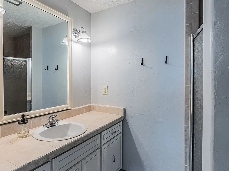 5905 Whispering Pines Rd — Photo 33