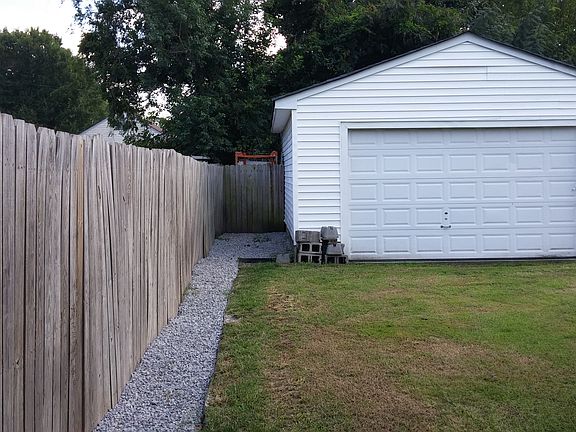 5th image of 2749 Greenwood Dr