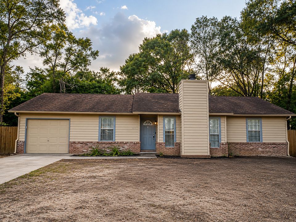 1st image of 303 Springwood Cir