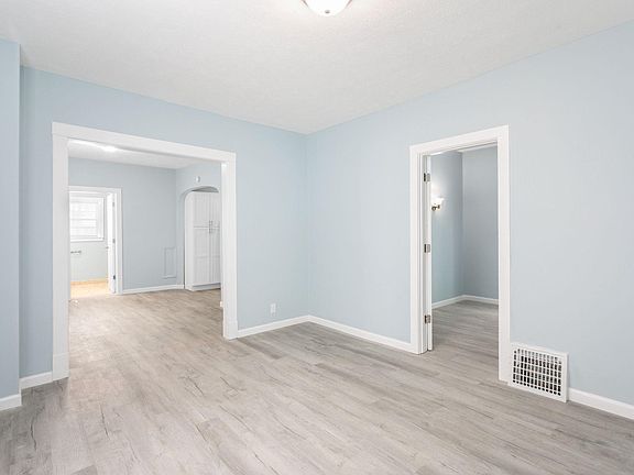 5th image of 731 W Blaine Ave
