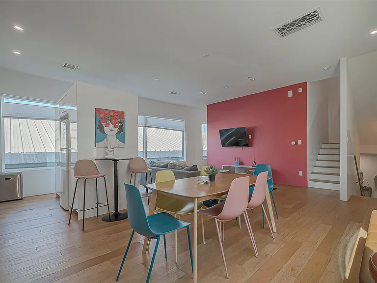 3513 Bell St — Photo 3