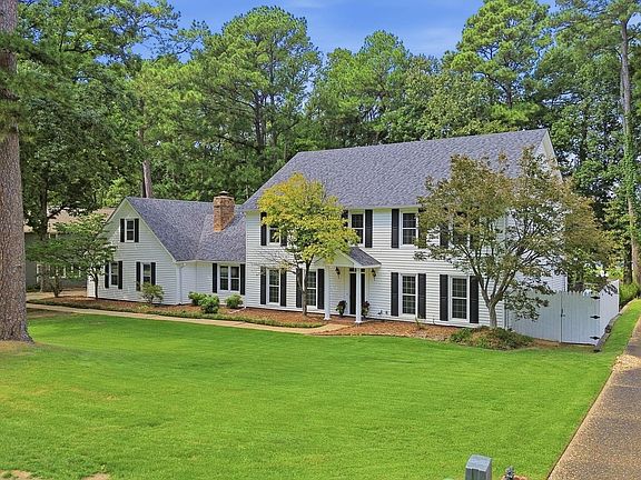 2nd image of 19 Club Manor Dr