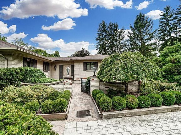 3rd image of 902 McBurney Dr