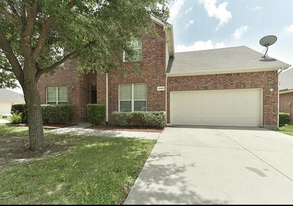 1st image of 4940 Carrotwood Dr