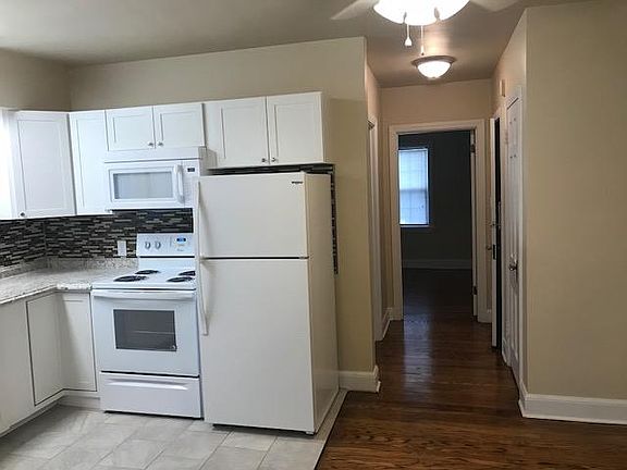 3rd image of 2119 Gladstone Ave APT D