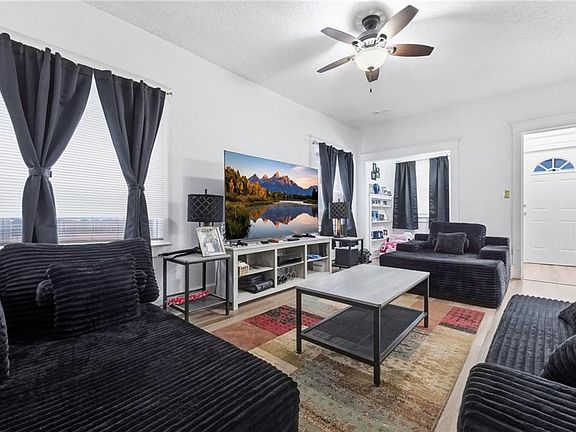 5th image of 3249 Victor St