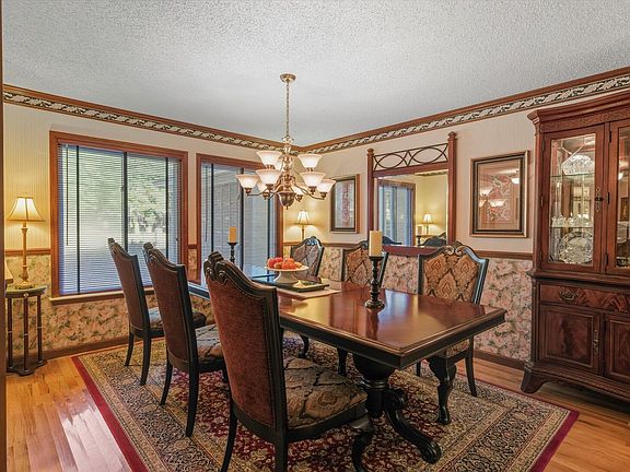 5th image of 3178 Shamrock E