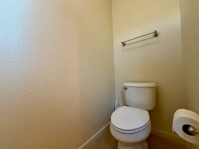 2100 Beech Cir — Photo 23