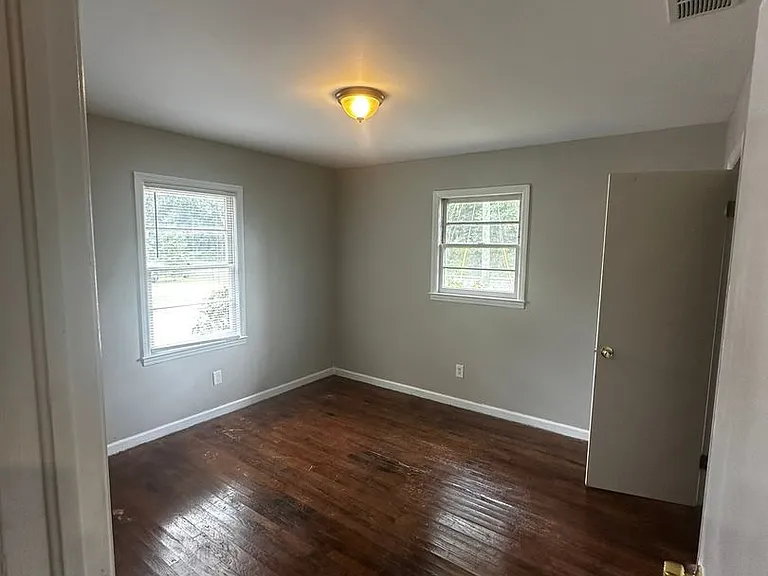 825 Woodlawn Dr — Photo 11