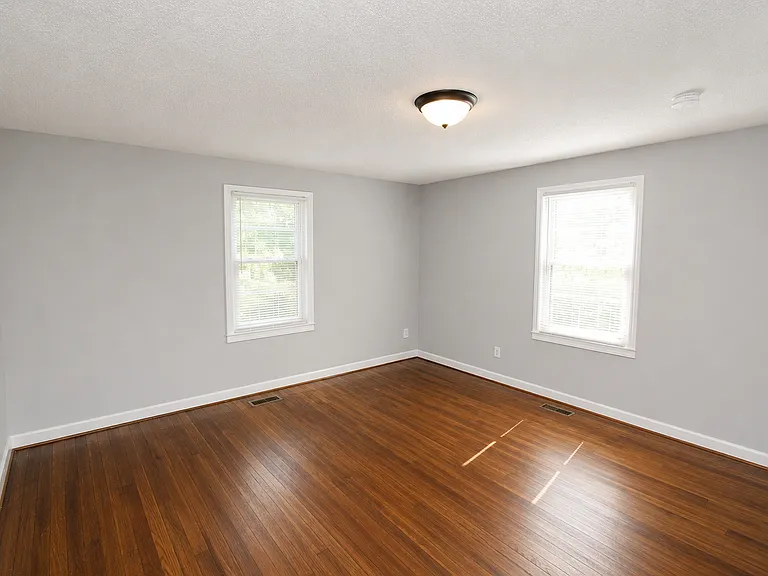 501 Franklin Blvd — Photo 19