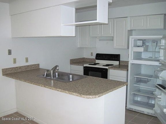 3rd image of 8781 Oleander Ct