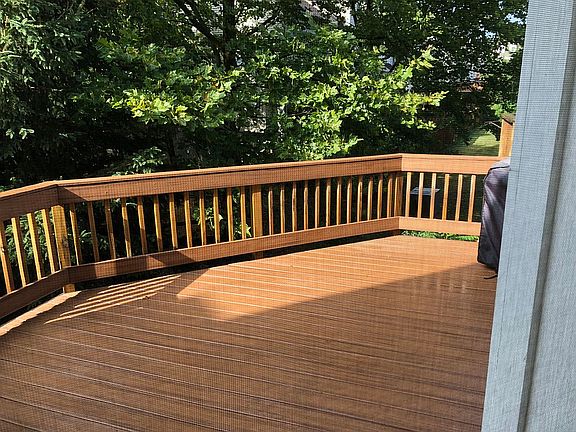 Two-toned premium trek deck