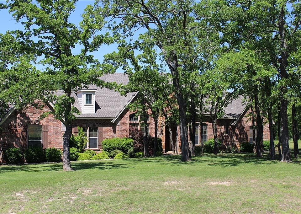 1st image of 204 Bishop Dr
