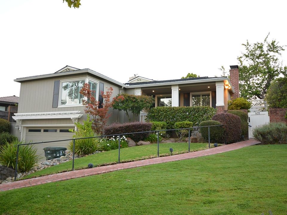 1st image of 831 Columbia Dr