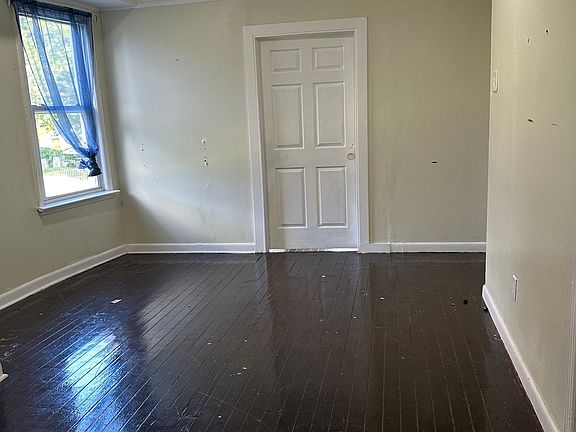 3rd image of 271 N 19th St Floor 1