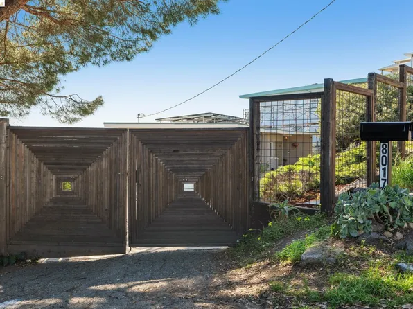8017 Crest Ave, Oakland, CA 94605