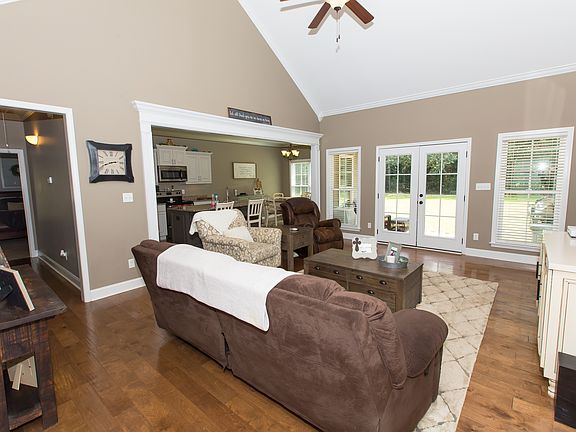 4th image of 100 Stags Leap Dr