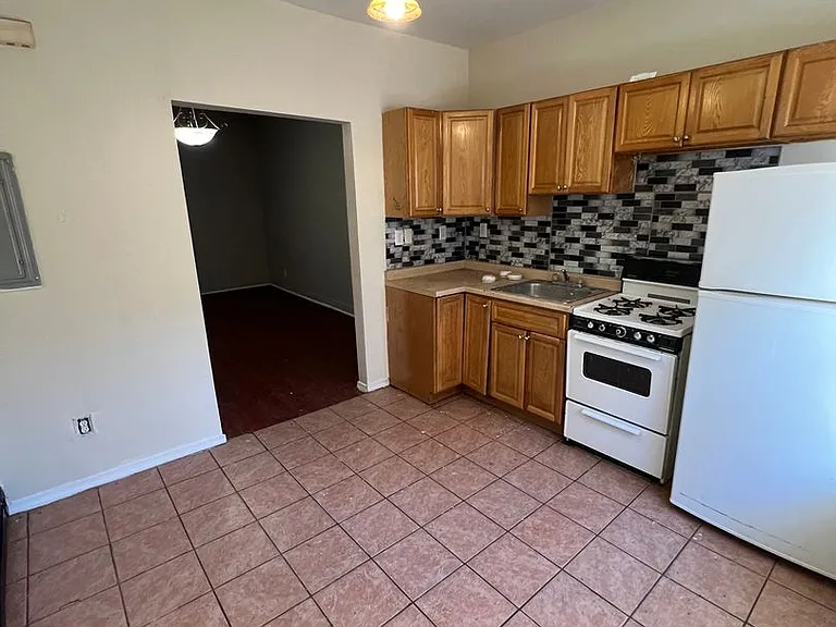 3056 Richmond St — Photo 10