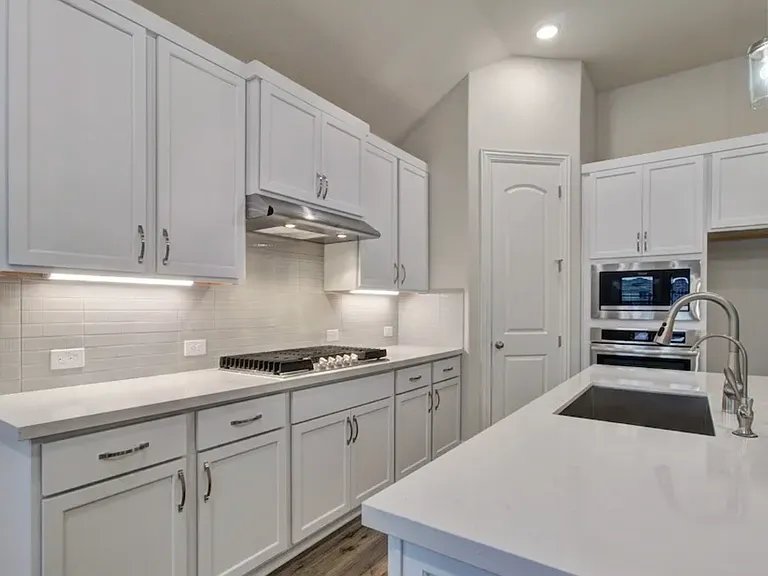 737 Groudsel Ave — Photo 4