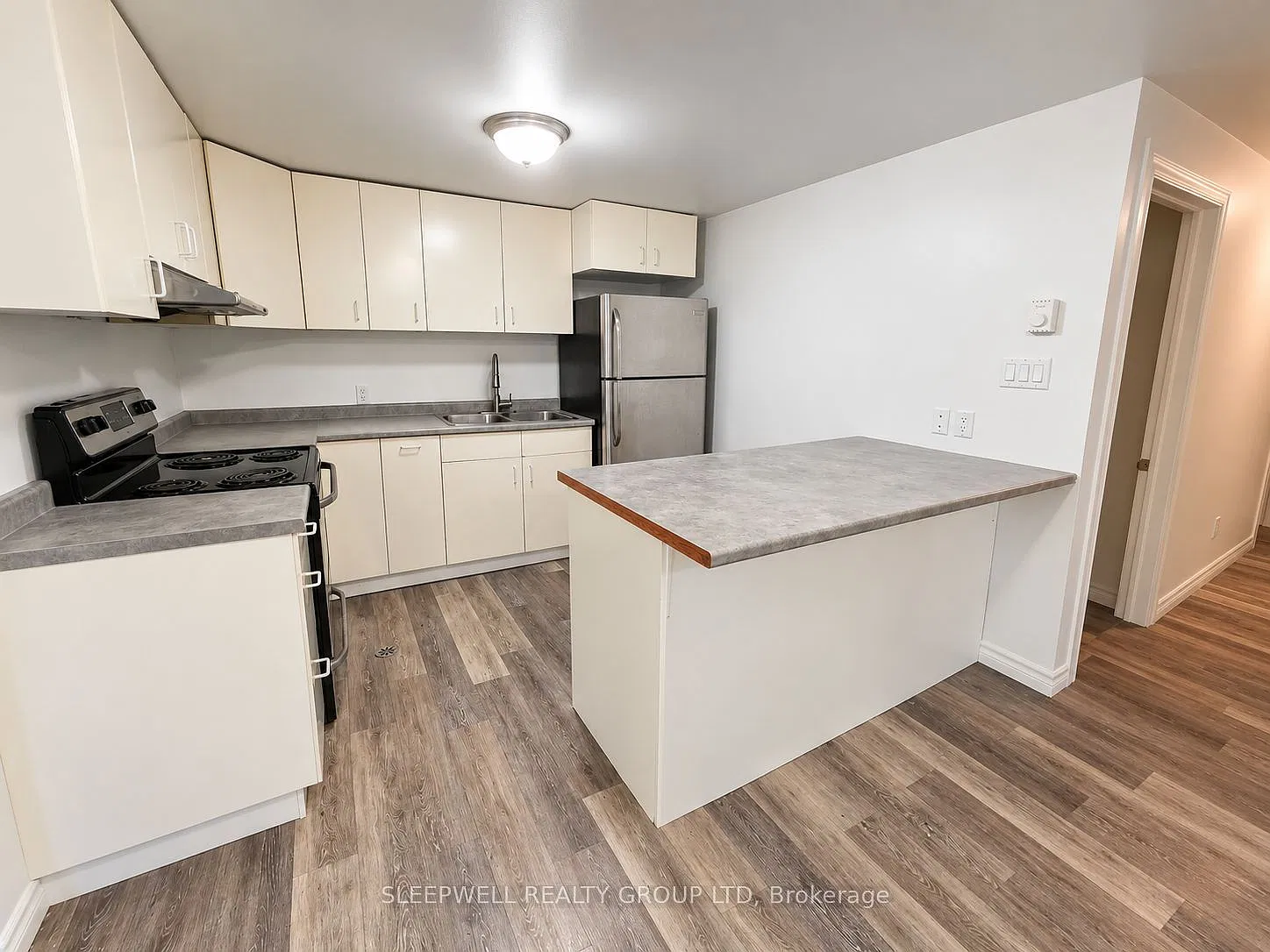 3 bed, $1,950 — Photo 2