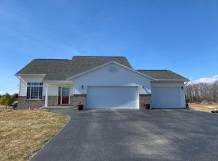 3430 Cimarron Ct, Manitowoc, WI 54220