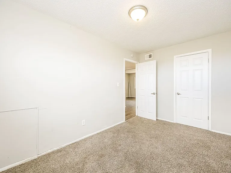 984 E Saxony Dr — Photo 29
