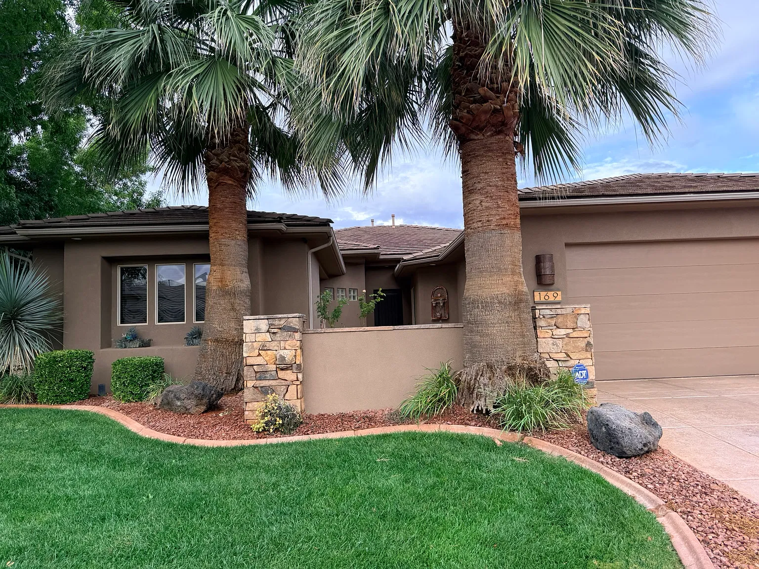 3 bed, 2445 sqft, $2,850 — Photo 2