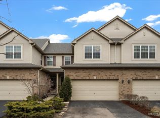 35 Oak Creek Ct, North Aurora, IL 60542
